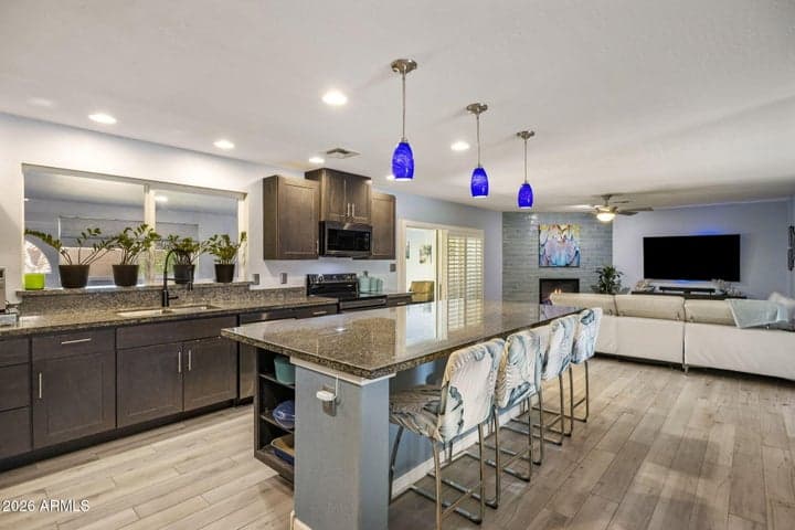 417 E BECK Lane, Phoenix, AZ