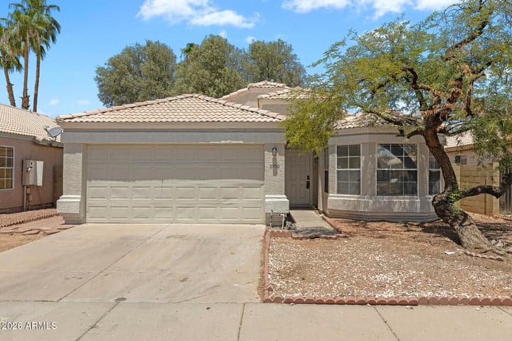8950 W HOLLY Street, Phoenix, AZ