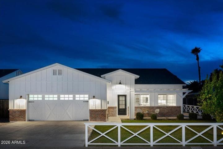 4311 E EARLL Drive, Phoenix, AZ