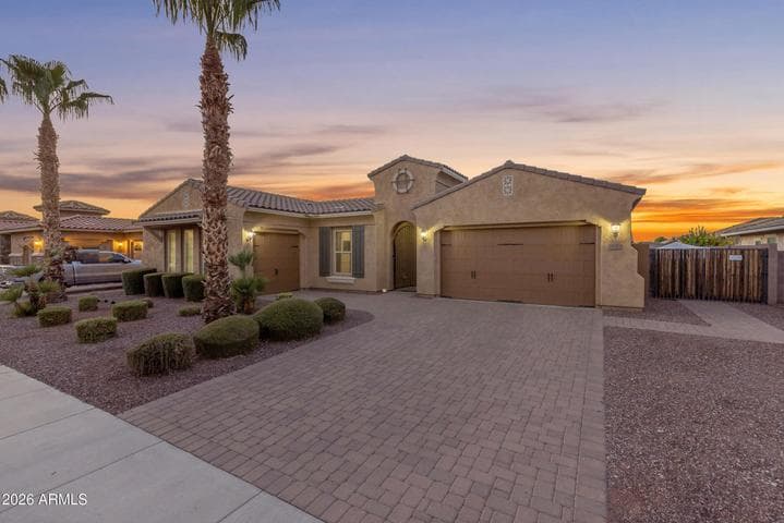 18372 W PARADISE Lane, Surprise, AZ