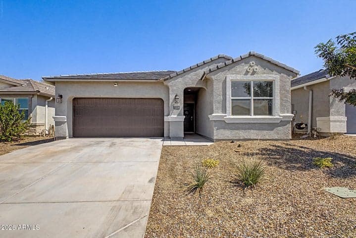 3328 W SEAVER Avenue, Apache Junction, AZ