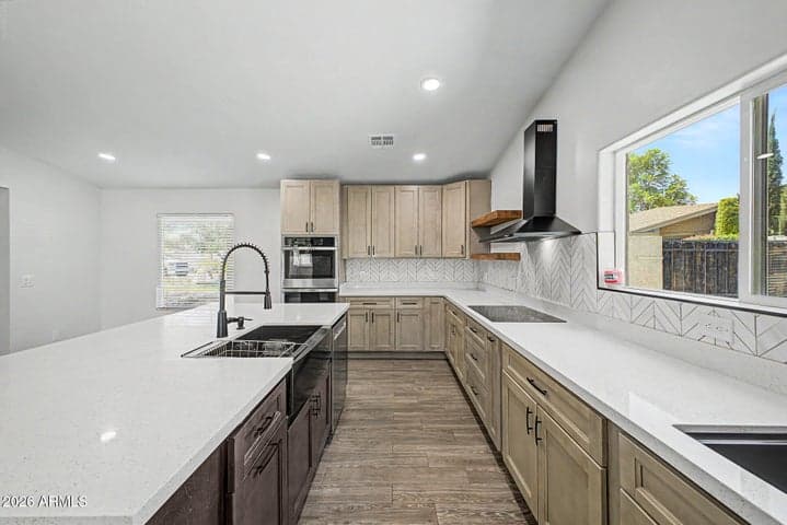 18261 N 1ST Avenue, Phoenix, AZ