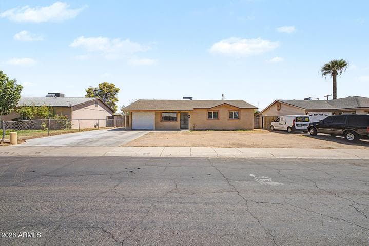 8141 W INDIANOLA Avenue, Phoenix, AZ