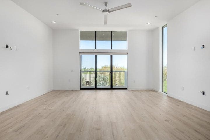 531 E WILLETTA Street #304, Phoenix, AZ
