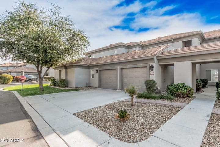 7401 W Arrowhead Clubhouse Drive #2062, Glendale, AZ