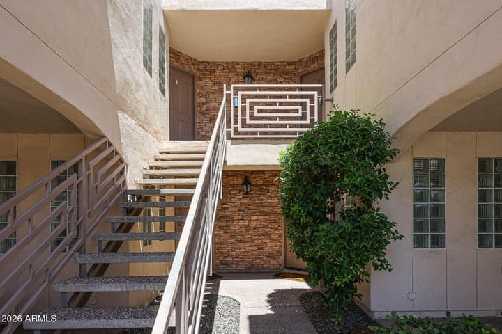 3235 E CAMELBACK Road #220, Phoenix, AZ