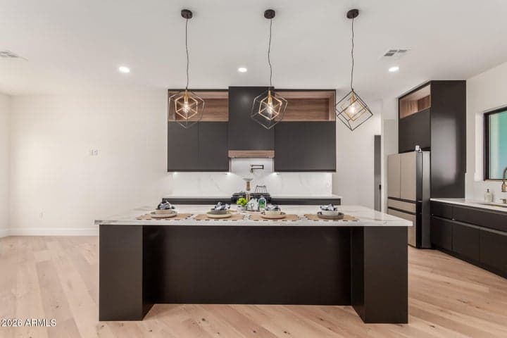 3014 E AVALON Drive, Phoenix, AZ