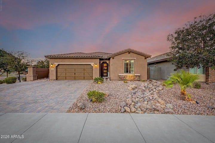 5727 S HEMET Street, Gilbert, AZ