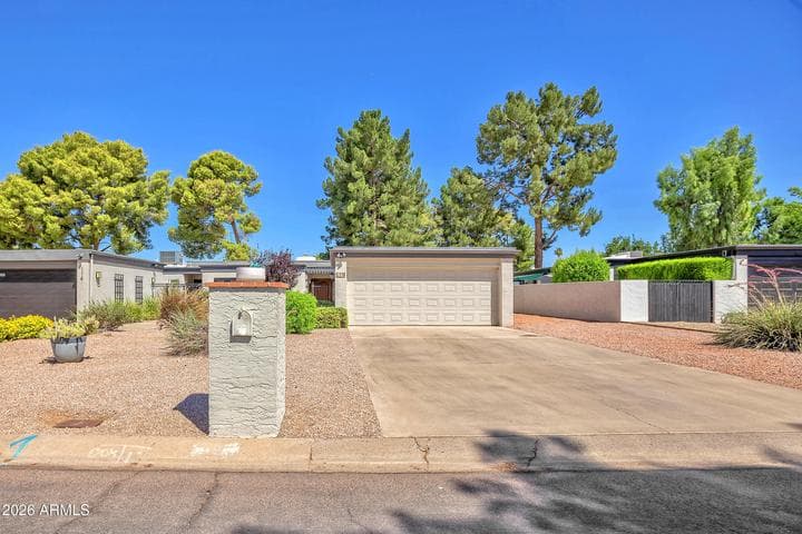 110 W TAM OSHANTER Drive, Phoenix, AZ