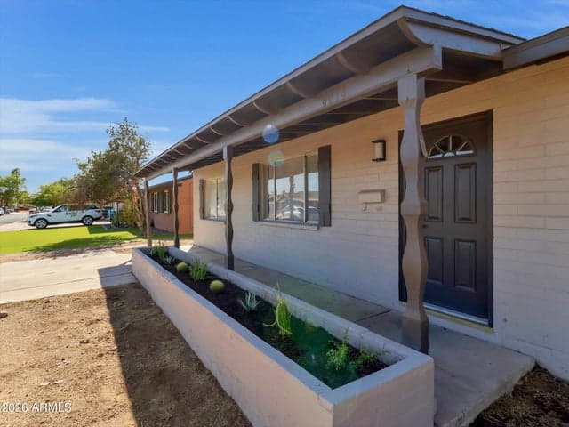 6014 W AVALON Drive, Phoenix, AZ