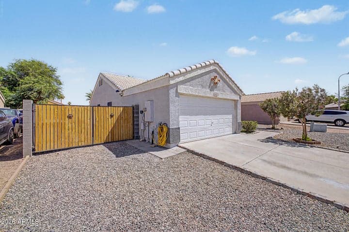 8430 W CORA Lane, Phoenix, AZ