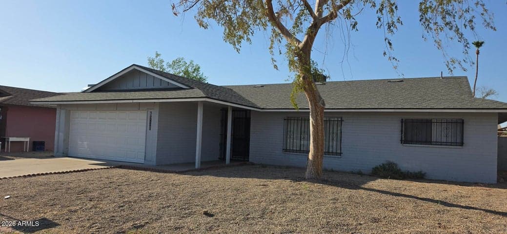 6738 W DENTON Lane, Glendale, AZ