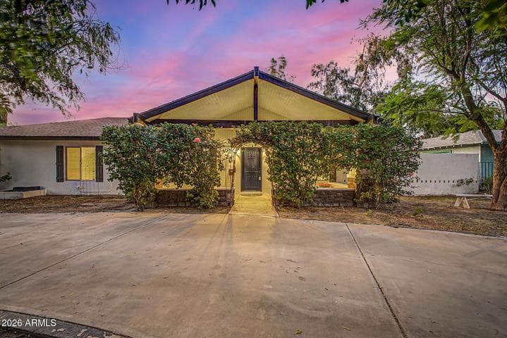 530 E ROSE Lane, Phoenix, AZ