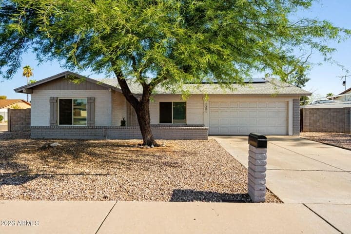 1301 W KERRY Lane, Phoenix, AZ