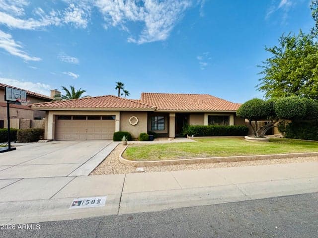 1502 W ANTIQUA Drive, Gilbert, AZ