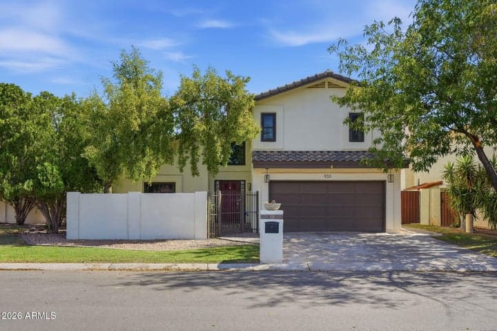 933 E LEEWARD Lane, Tempe, AZ