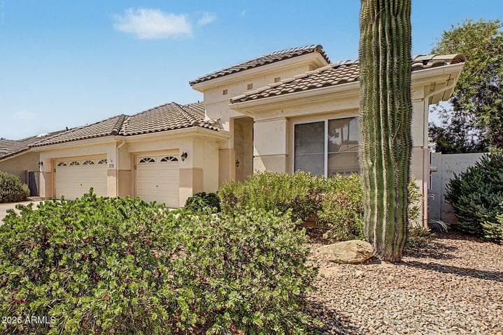 1528 E LAREDO Street, Chandler, AZ
