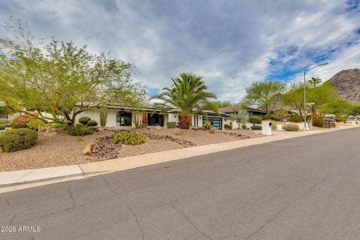 2102 E Orangewood Avenue, Phoenix, AZ