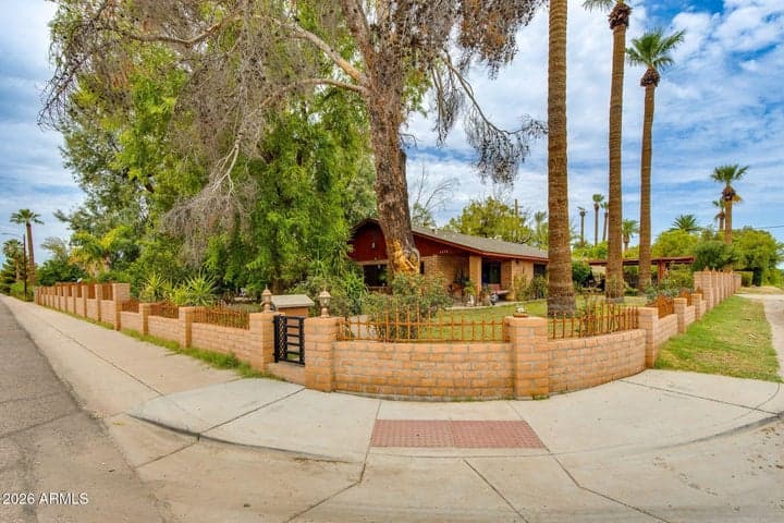 2240 E Whitton Avenue, Phoenix, AZ