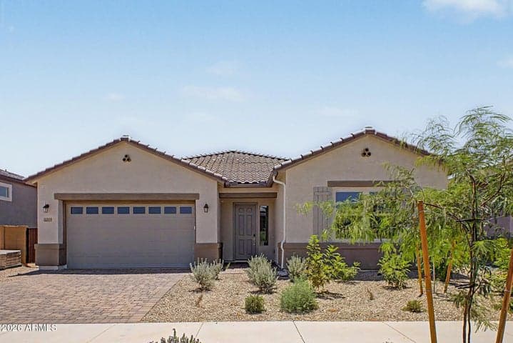 15819 W DESERT HOLLOW Drive, Surprise, AZ
