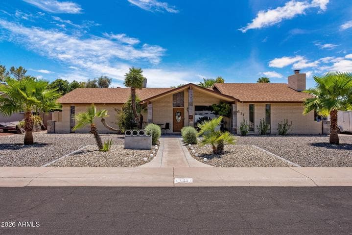 611 E CANTERBURY Lane, Phoenix, AZ