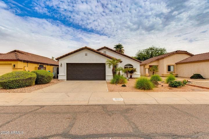 2010 E AIRE LIBRE Avenue, Phoenix, AZ