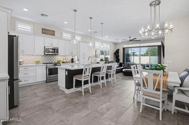 2777 W QUEEN CREEK Road #4, Chandler, AZ