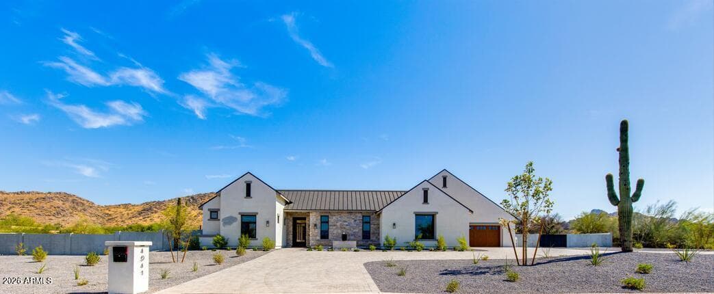 4041 E MOUNTAIN VIEW Road, Phoenix, AZ