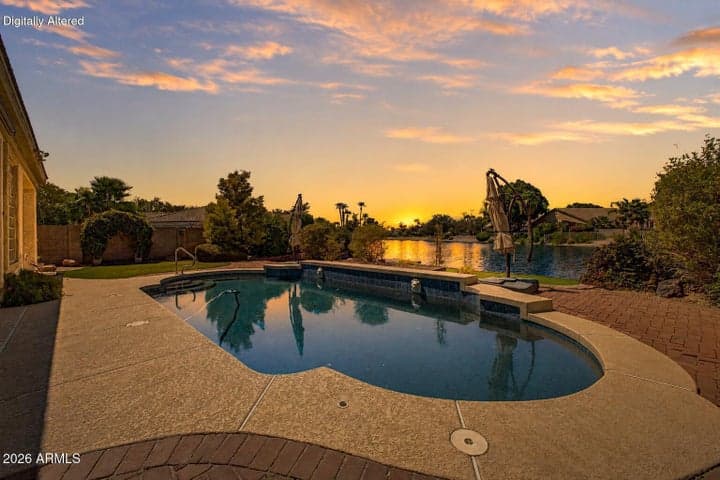 7046 W ROSE GARDEN Lane, Glendale, AZ