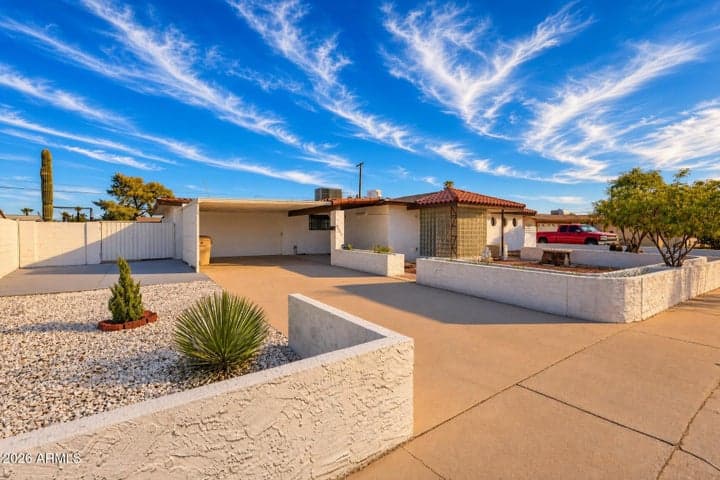 6532 W Medlock Drive, Glendale, AZ