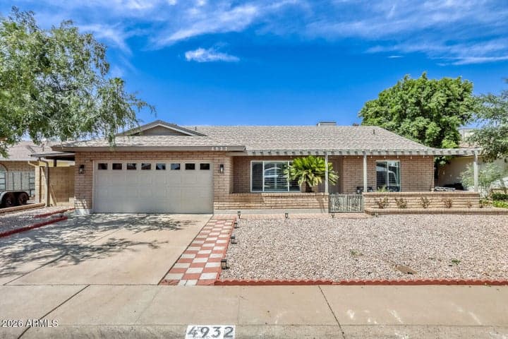 4932 W MERCER Lane, Glendale, AZ