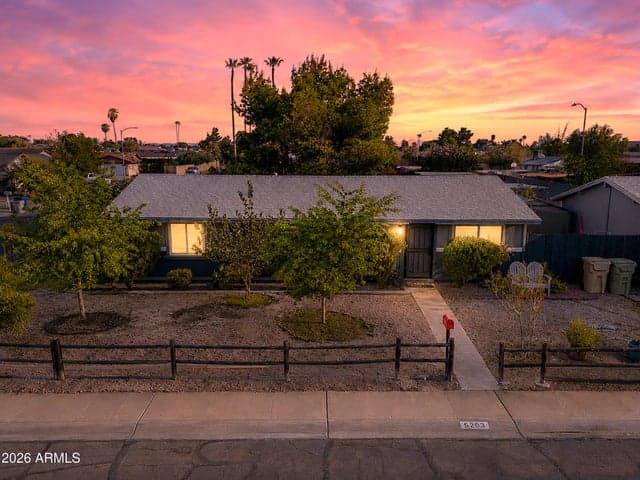 5203 W BANFF Lane, Glendale, AZ