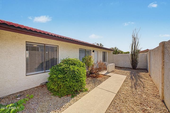 2824 E WALTANN Lane #4, Phoenix, AZ