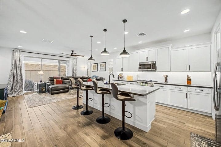 18123 W HIDDENVIEW Drive, Goodyear, AZ