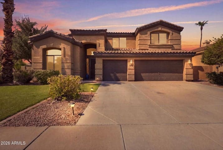 692 W HONEYSUCKLE Drive, Chandler, AZ