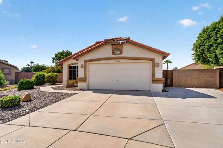 8756 W LONE CACTUS Drive, Peoria, AZ