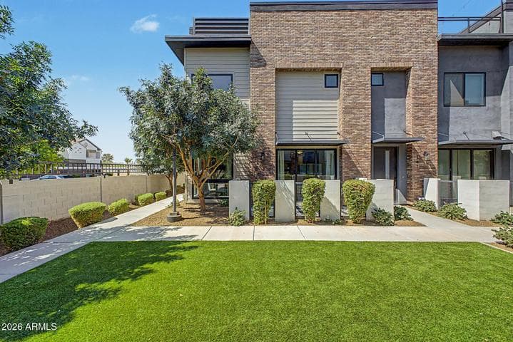 137 E HEARNE Way, Gilbert, AZ