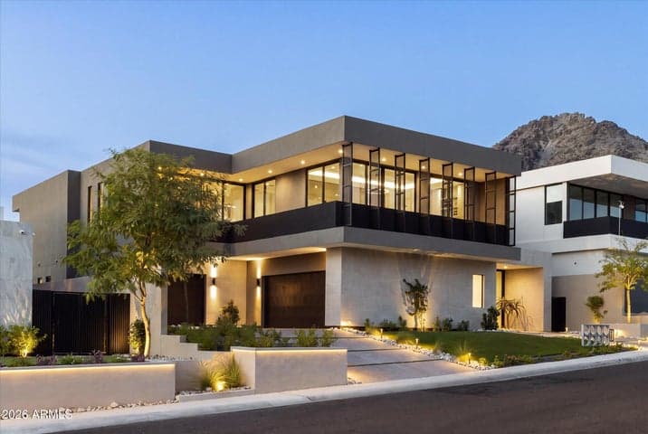 2228 E SOLAR Drive, Phoenix, AZ