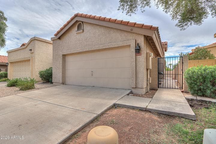 2337 W SHAWNEE Drive, Chandler, AZ