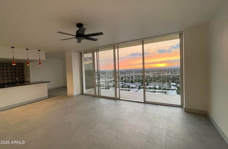 207 W Clarendon Avenue #Unit 22C, Phoenix, AZ