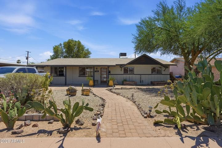 1239 W ELNA RAE Street, Tempe, AZ