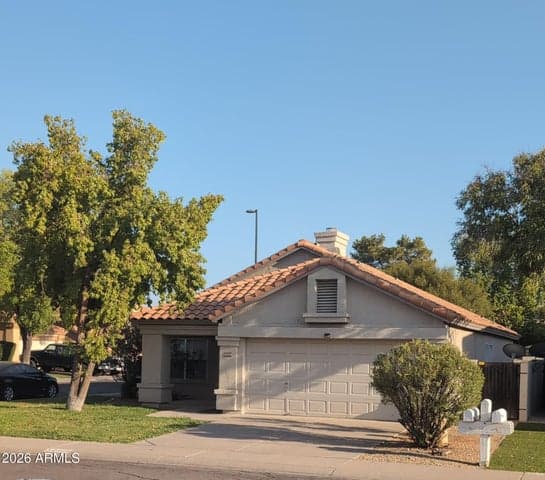 2325 E LAKECREST Drive, Gilbert, AZ