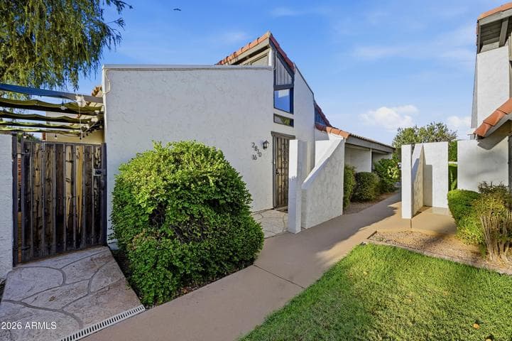 2810 E GLENROSA Avenue #16, Phoenix, AZ