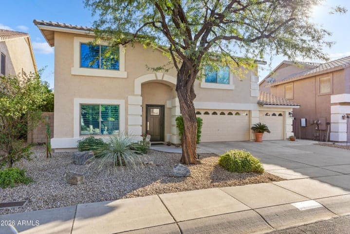 2045 E RUBY Lane, Phoenix, AZ