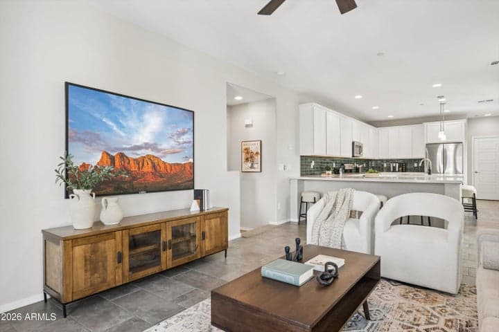 1676 E HAMPTON Lane, Gilbert, AZ