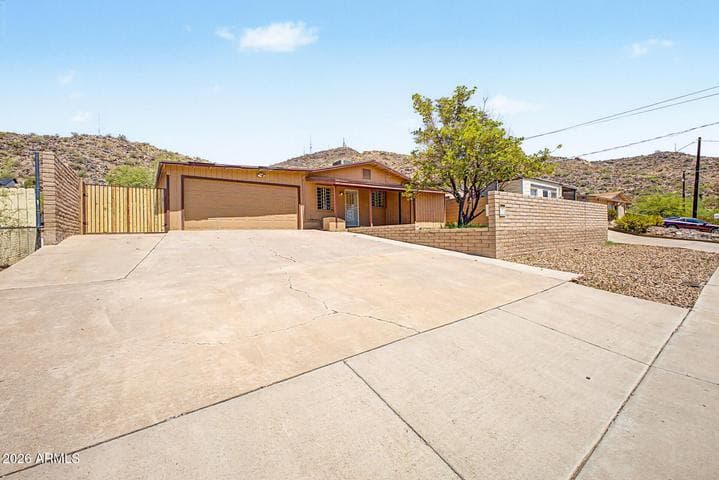 1516 W SHANGRI LA Road, Phoenix, AZ