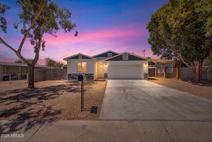 526 S CRISMON Road, Mesa, AZ