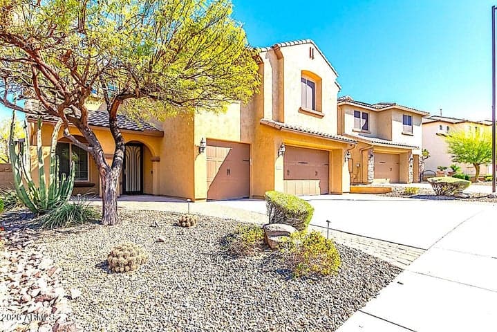2012 W CHIMNEY ROCK Road, Phoenix, AZ