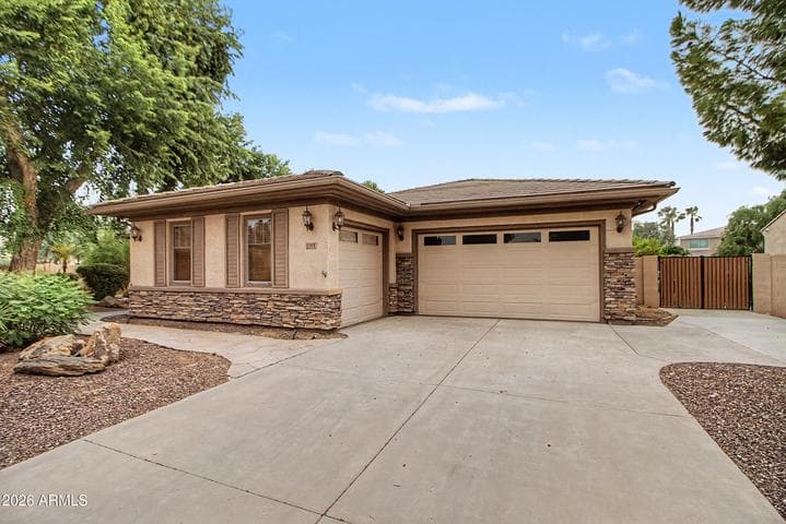 1351 E CANARY Drive, Gilbert, AZ