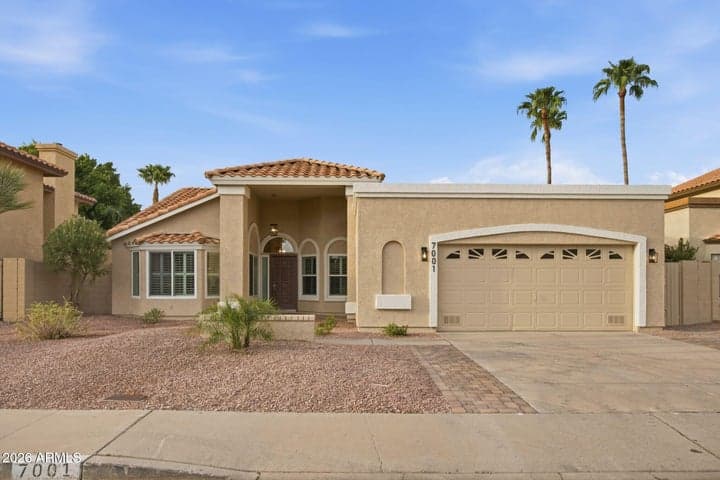 7001 W TOPEKA Drive, Glendale, AZ